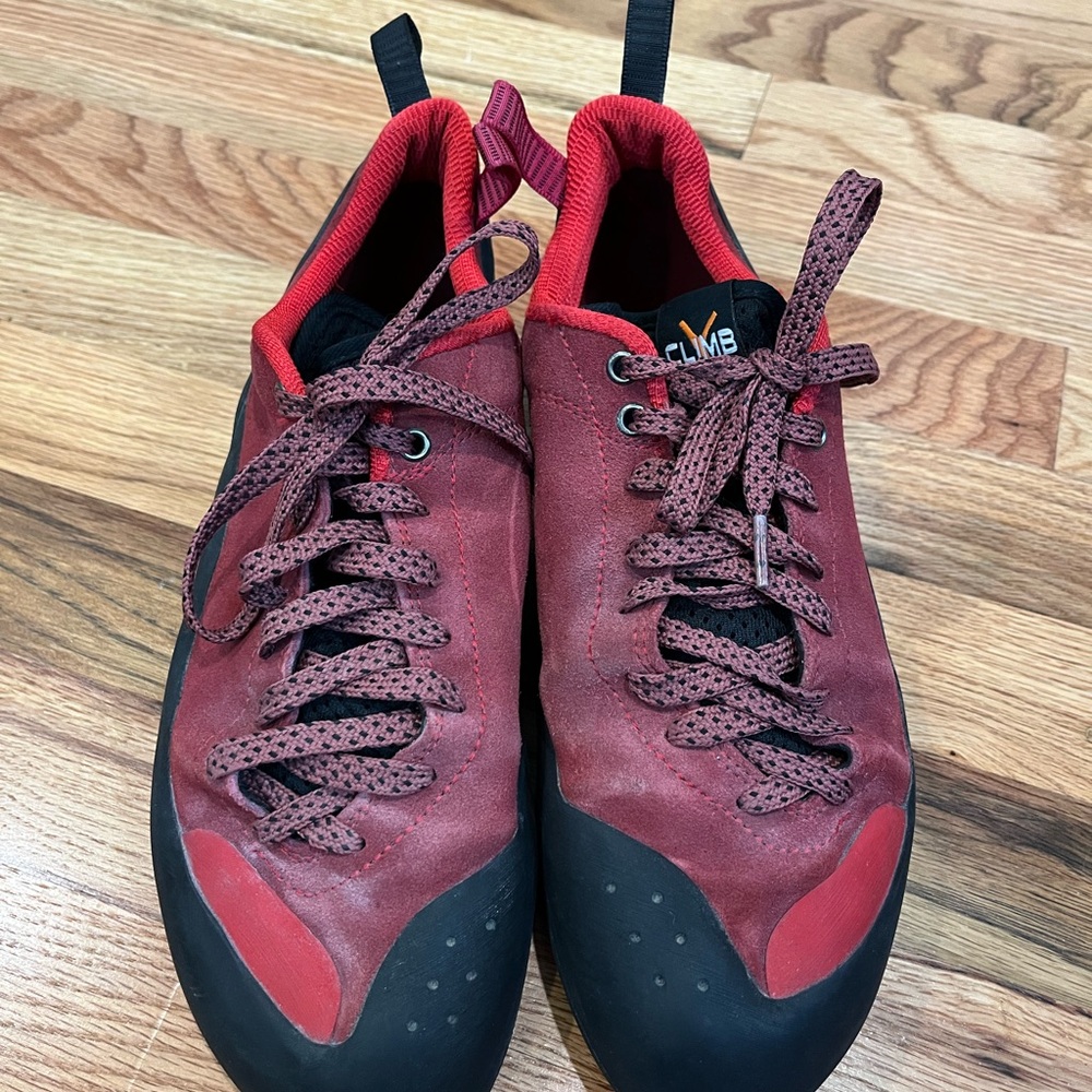 Red Lace-Up Climbing Shoes CLIMB X